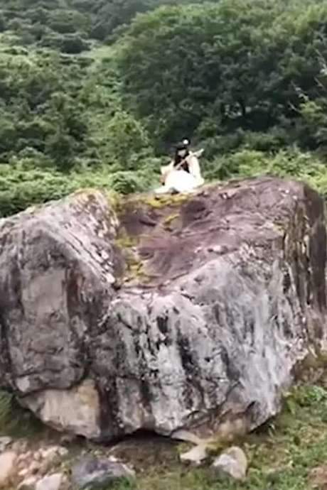 Ichiko Aoba Plays Live on a Rock